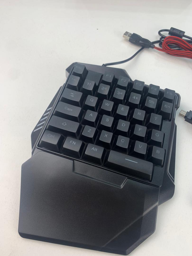 Convertisseur Clavier et Souris Gaming 7 en 1 – محول لوحة مفاتيح وفأرة للألعاب