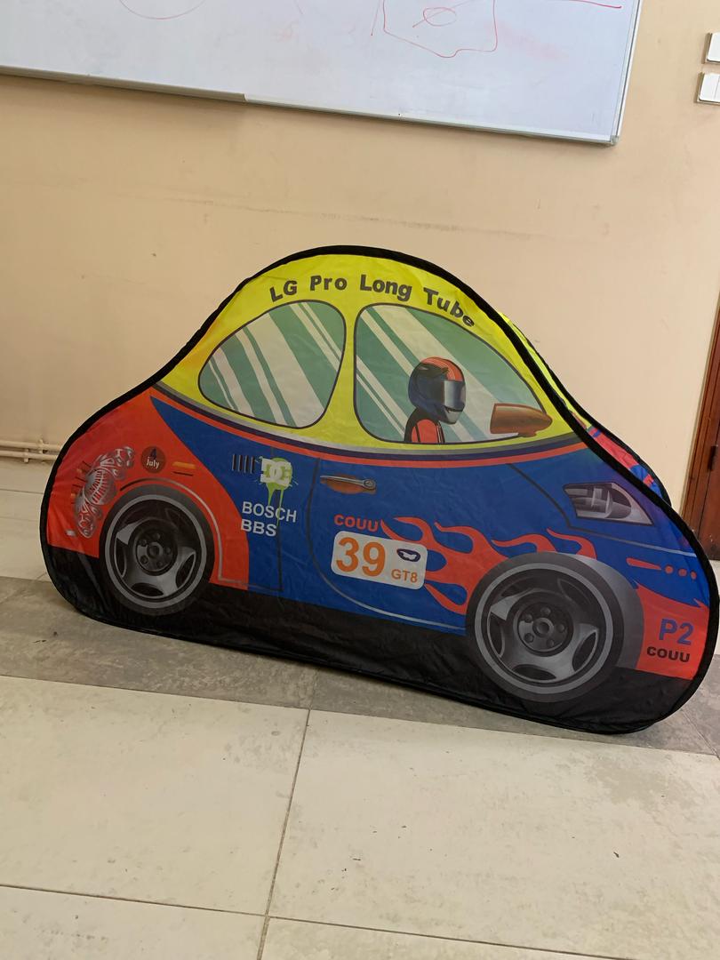 Tente de Jeu Voiture de Course Pop-Up pour Enfants – خيمة لعب سيارة سباق للأطفال مع 50 كرة بلاستيكية